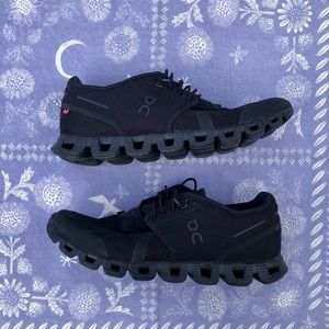 OnCloud Running Shoes - Like New - Worn Once